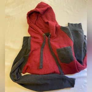 Woman’s hoodie size L.